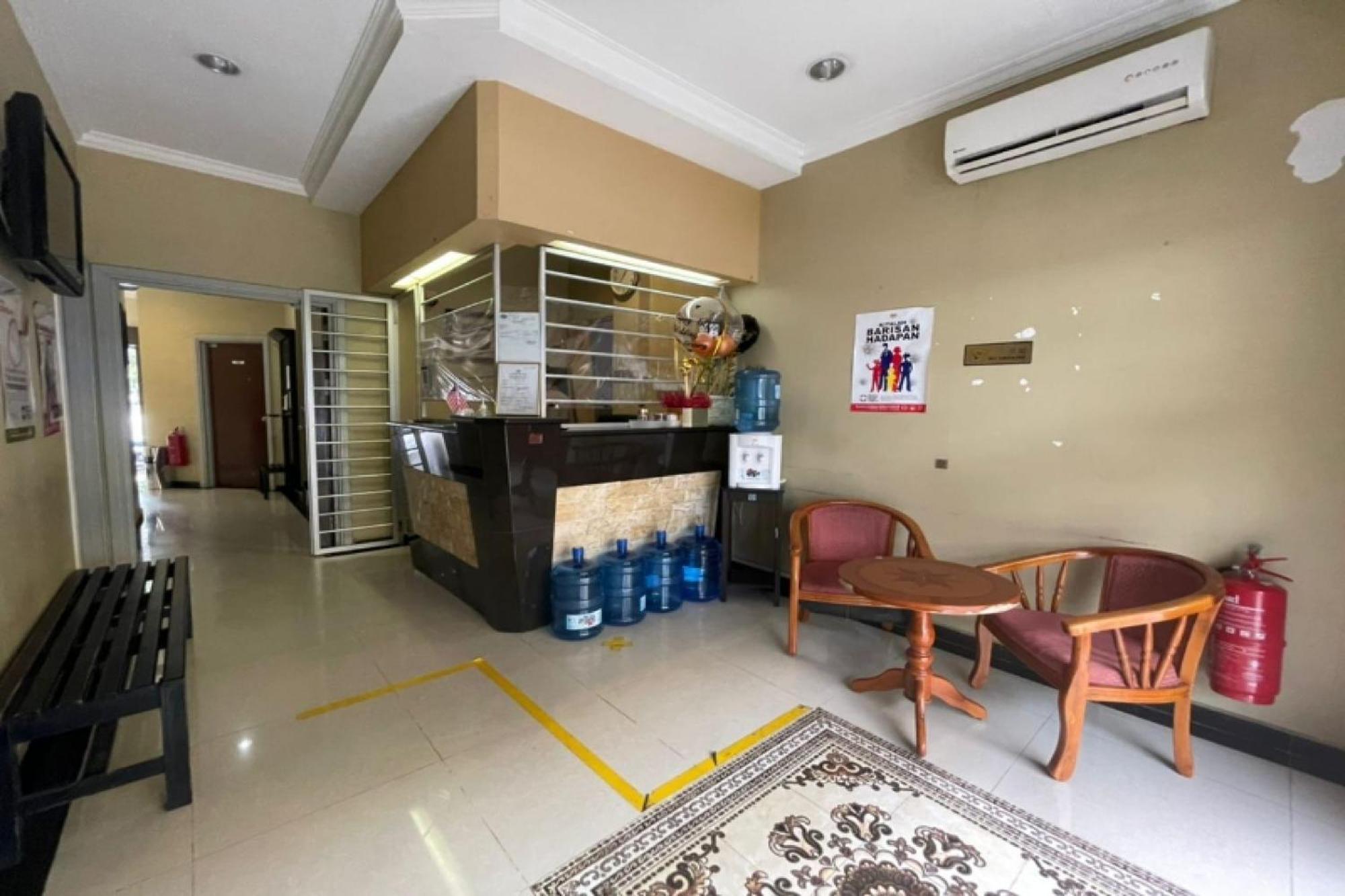 Oyo 90411 Perdana Hotel Labuan Exterior foto
